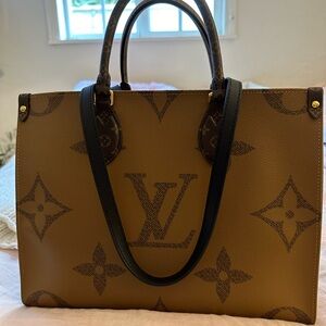 Louis Vuitton OntheGo MM Monogram Reversible